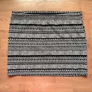Reitmans White & Black Aztec Skirt
